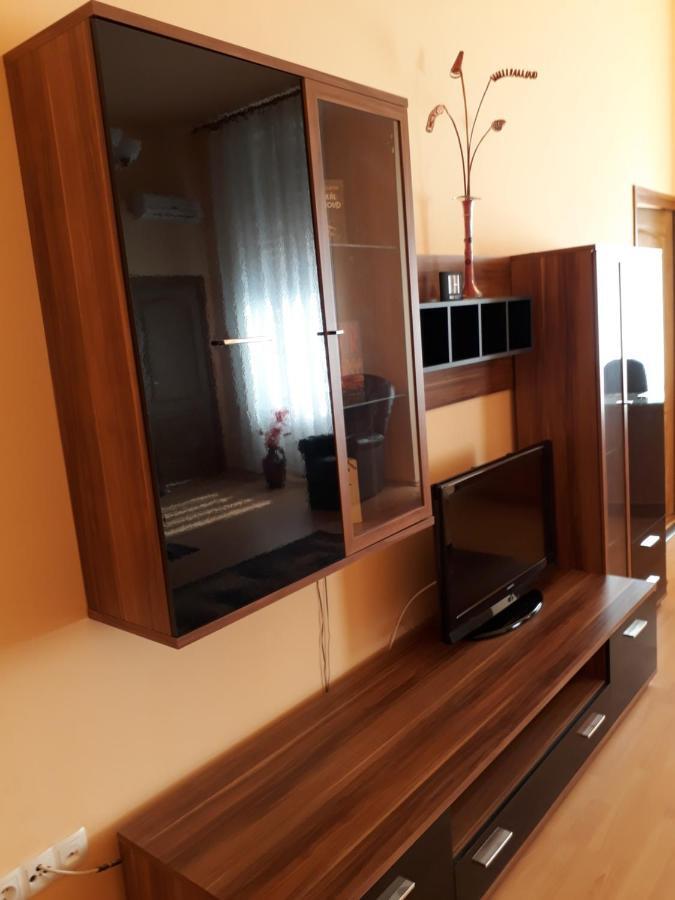 Отель Piac Utcai Apartman Дебрецен Экстерьер фото